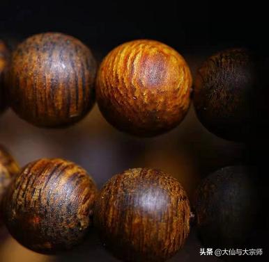 1串43克的绿奇楠手串目前价位多少,100元左右的奇楠手串是真的吗