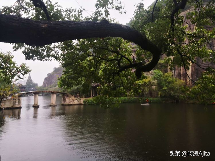 勿谓湖小,天在其中:绍兴东湖