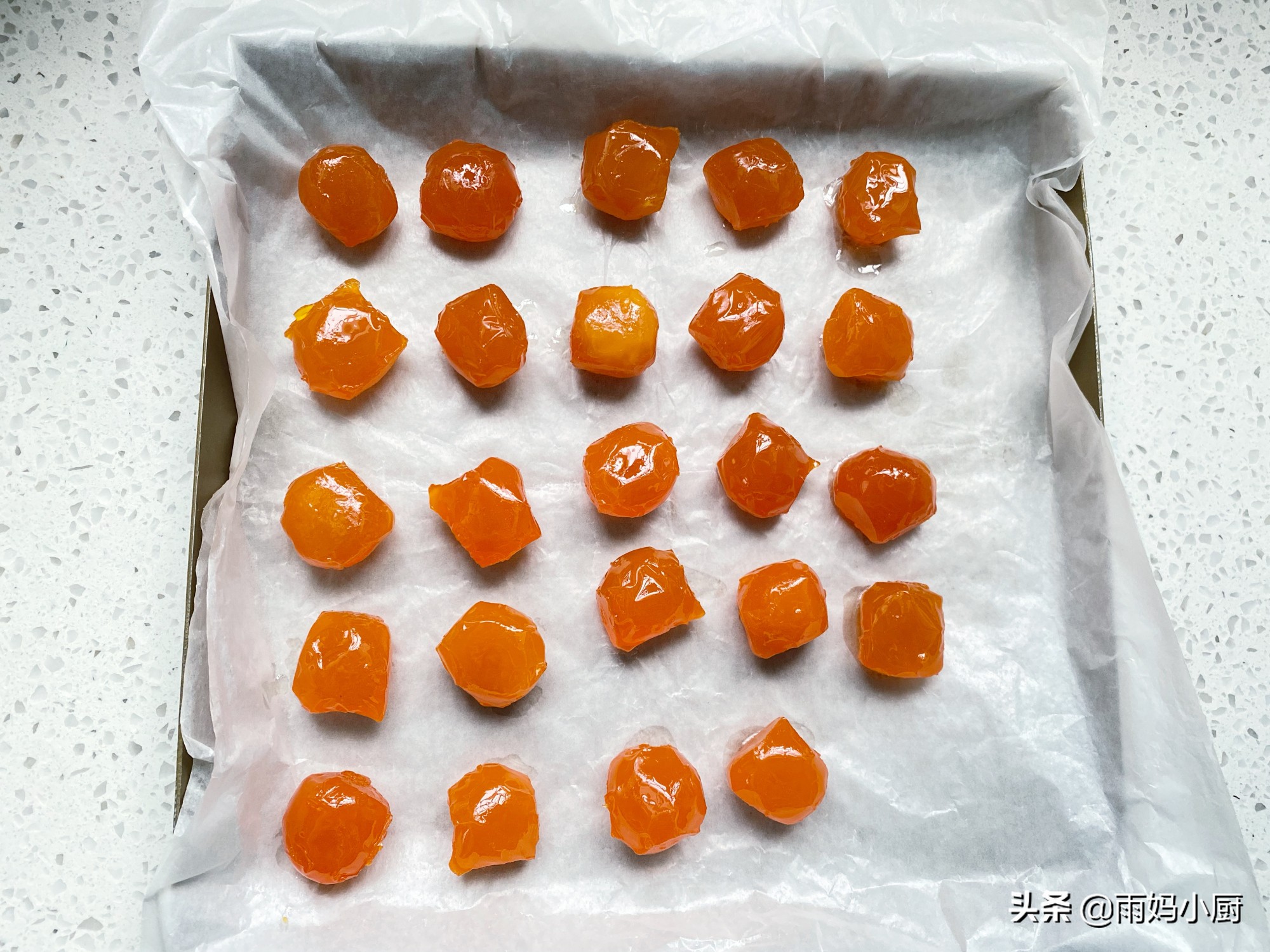 中秋节必备点心四色螺旋蛋黄酥,中秋节买不起月饼自己做蛋黄酥