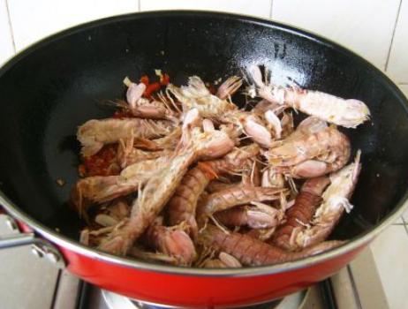 快速剥皮皮虾壳,剥皮皮虾最快记录