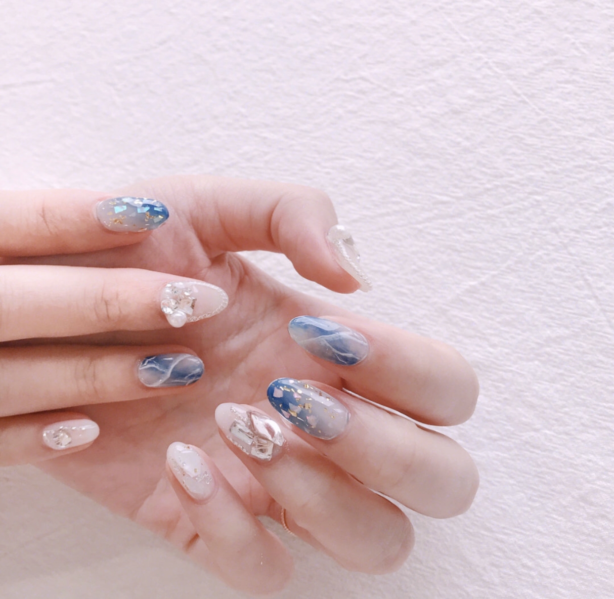 晕染蓝色美甲教程,仙气美甲晕染款式