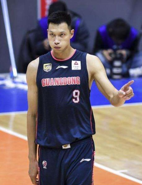 易建联为什么换9号球衣,易建联为什么选9号