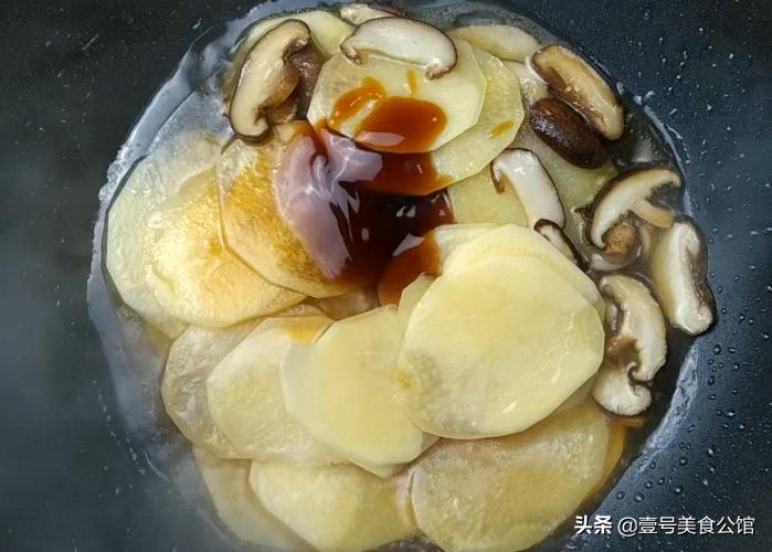 家常菜大厨教你做香菇土豆片,鲜香菇炒土豆片的家常做法