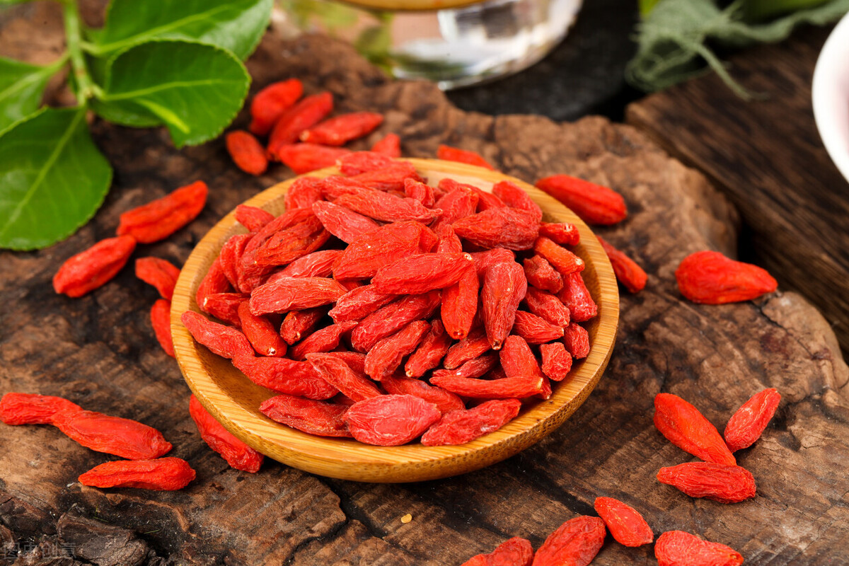 体寒的症状身体寒气重有哪些表现,体寒吃什么去寒气