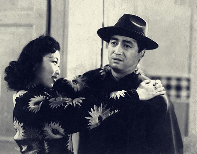 雷雨中鲁侍萍和周朴园为什么决裂,雷雨结局周朴园为什么没死