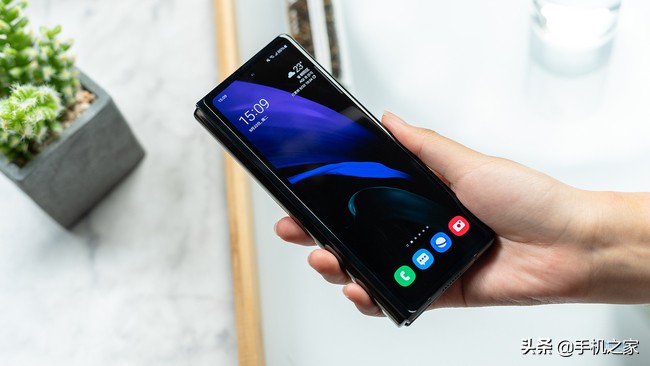 三星折叠屏zflip2值得买吗,三星折叠屏手机GalaxyZFold3