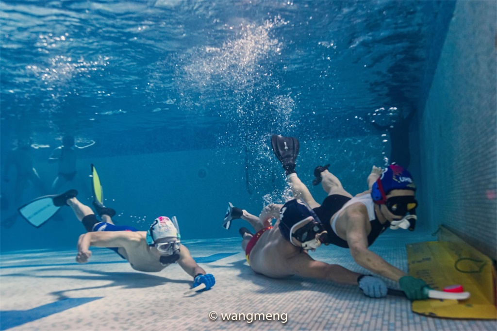 水下曲棍球憋气,水下曲棍球