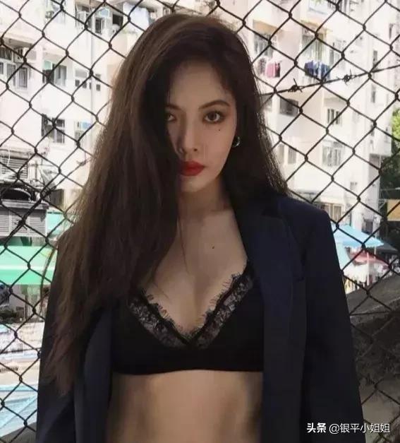 泫雅的脸型是菱形脸吗,猫系菱形脸的女生好看吗