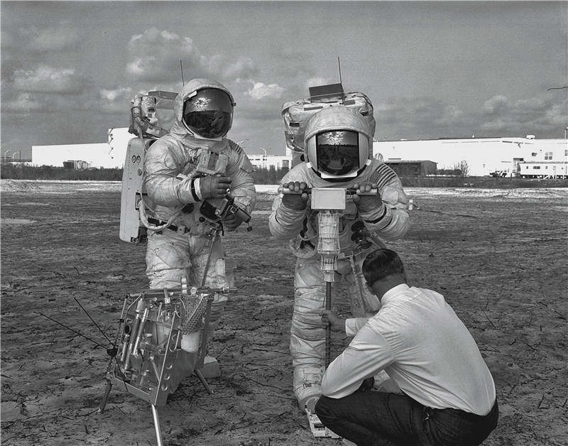 从“阿波罗1号”全体乘员牺牲，到实现20世纪最伟大成就之一，人类登月50年，从悲剧到传奇