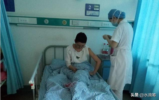 13岁四川初三女孩突然腿疼，检查完医生竟说：做好截肢准备