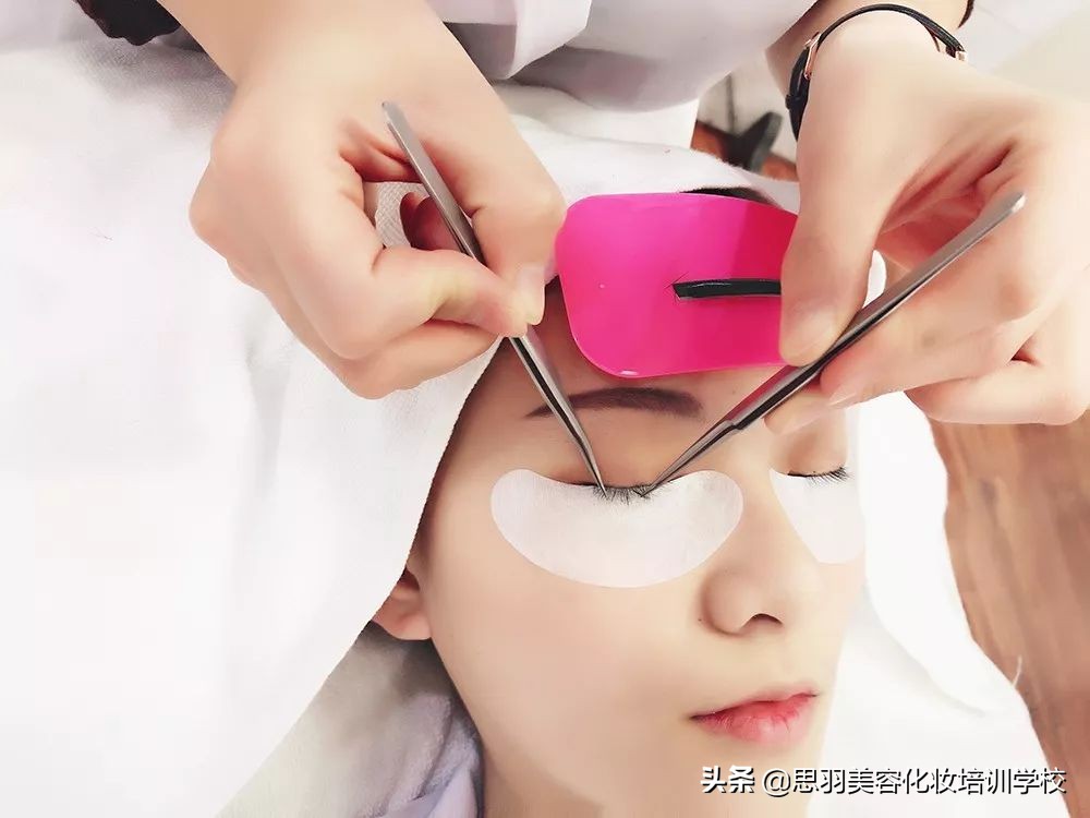 为什么你种的睫毛假性服帖,自己嫁接睫毛闭眼时扎眼怎么回事