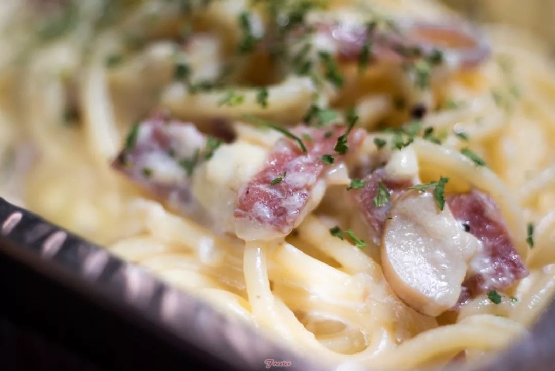 这是一家神奇Pizza小店，居然默默霸占着海口点评西餐榜TOP1