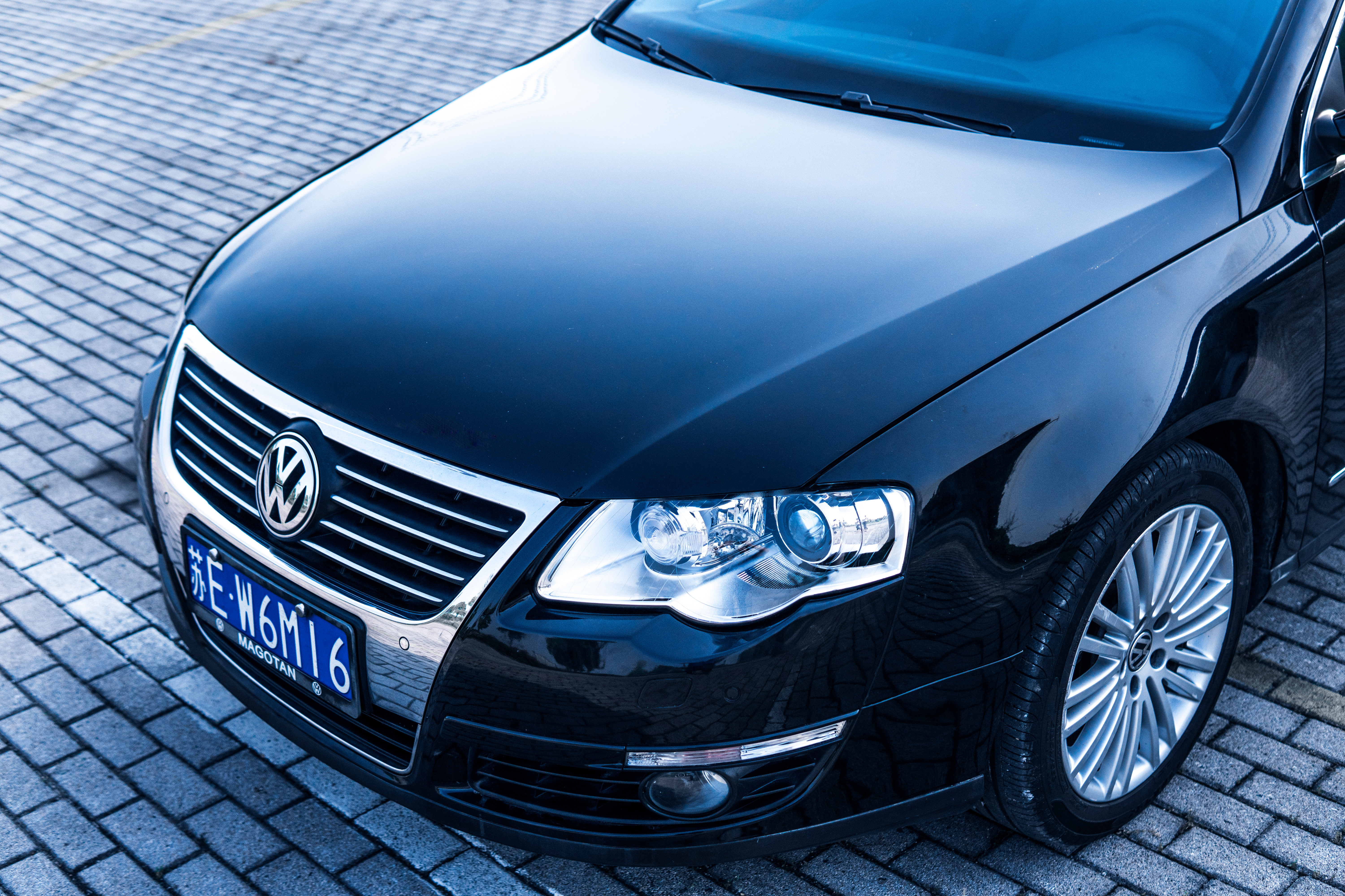 开着曾经的最美大众探寻废弃城堡，如今B6迈腾还值得购买吗？