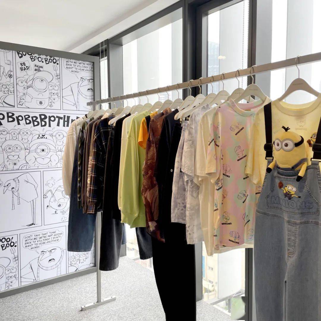 献礼影片《革命者》《1921》上映、菲拉格慕发布2021冬季系列...