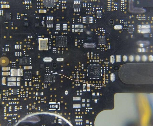 苹果笔记本黑屏出现个问号文件夹,macbookpro开机出现问号需要换硬盘