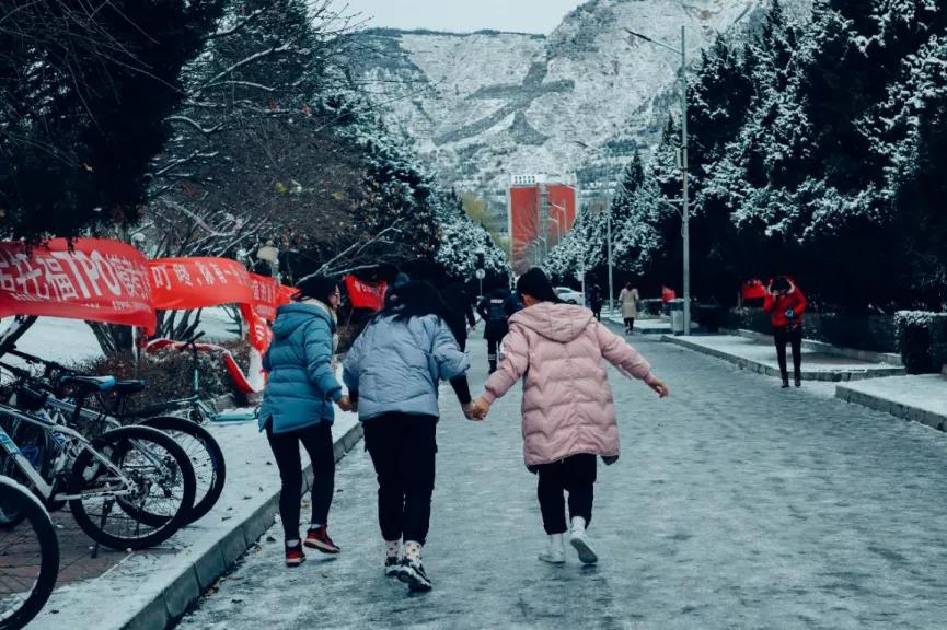 “你在看什么?”“兰大的烟火气”