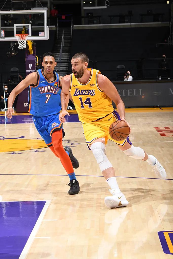 詹姆斯绝杀灰熊超远三分,詹姆斯绝杀鹈鹕超远三分