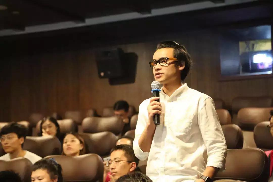 朝阳黄渤：从电视台裸辞成为百万大V，从无名小卒变成与麦迪并肩