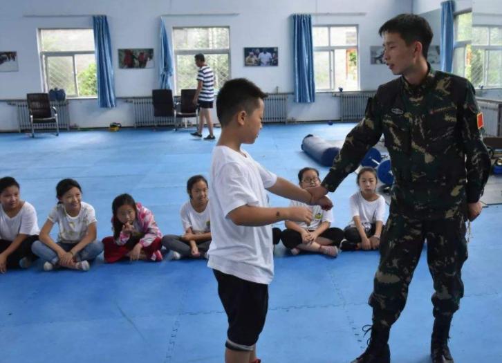 小孩石灰进眼睛,宝宝石灰进入眼睛处理方法最正确