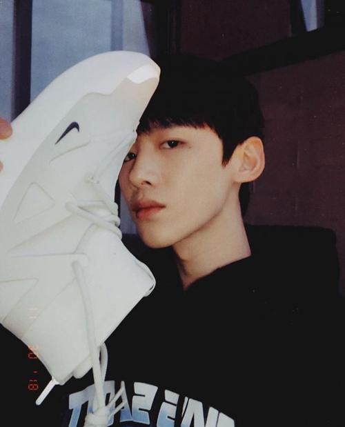 白敬亭怀柔篮球鞋,白敬亭谈我是鞋王