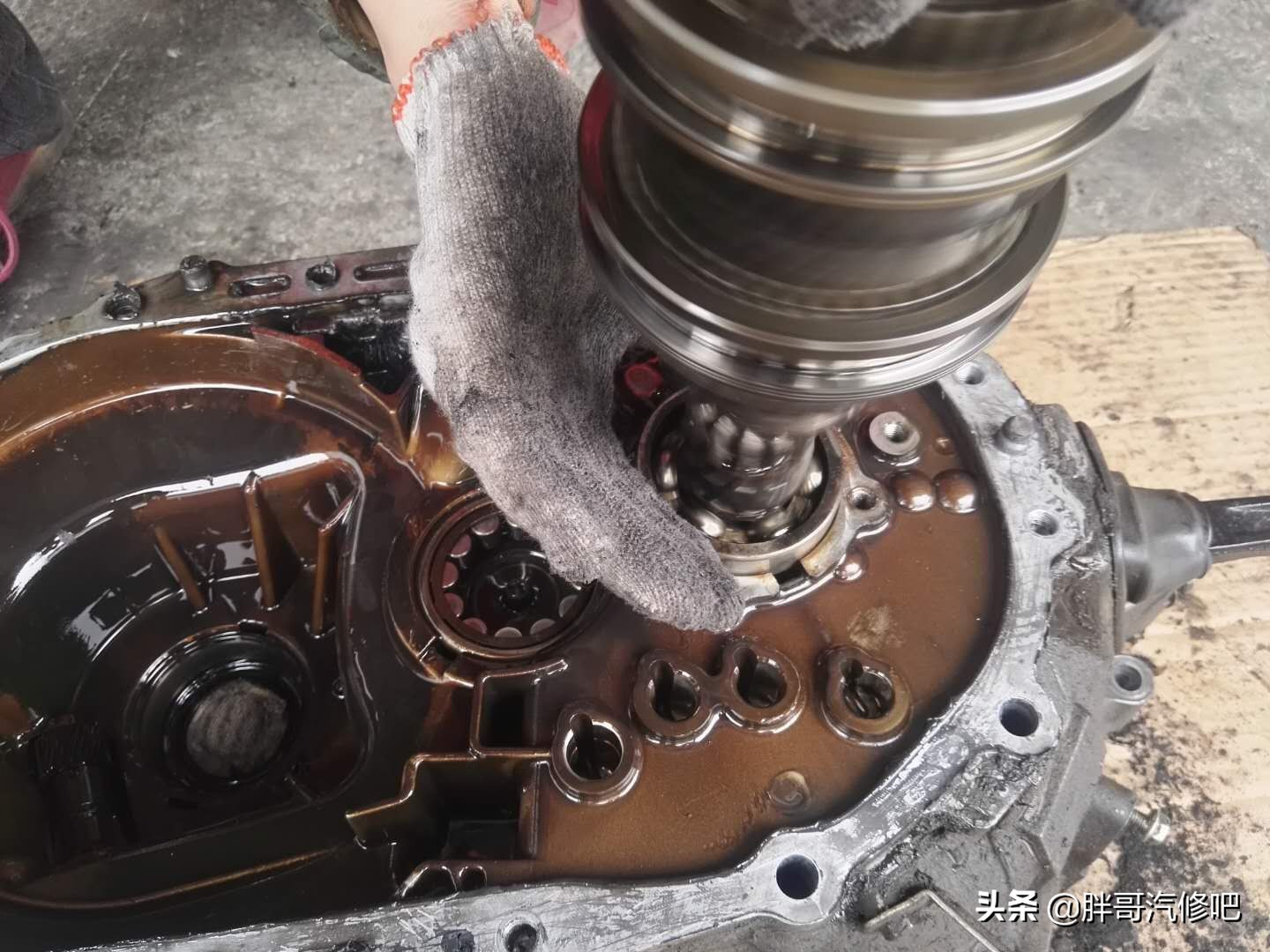 变速箱拆解全部过程,一个垫片搞定手动变速箱异响