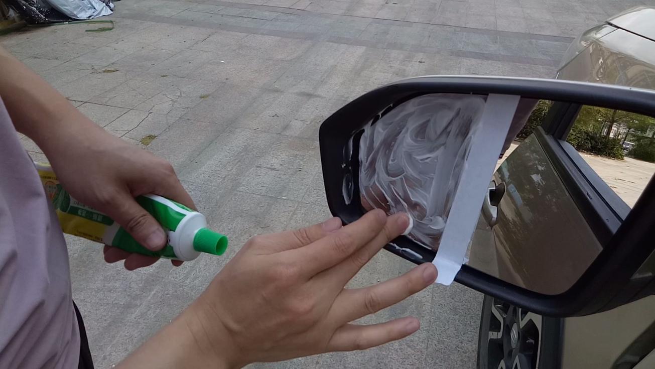 雨天开车如何防止后视镜挂满水,雨天如何去除后视镜水珠