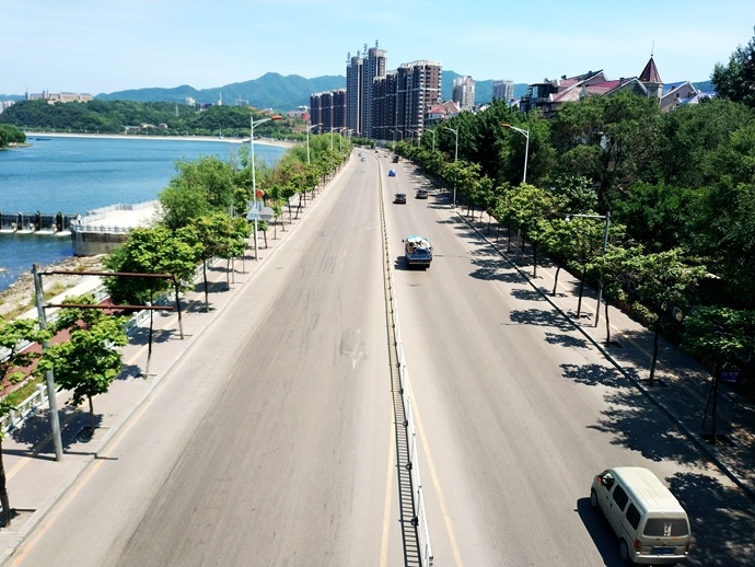 21年前本溪驻军无偿修建了一条太子河大坝如今变成一条滨河景观道