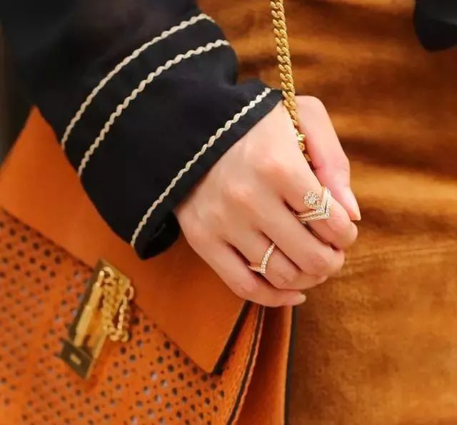 最受欢迎的戒指款式图片价格,钻石戒指款式寓意