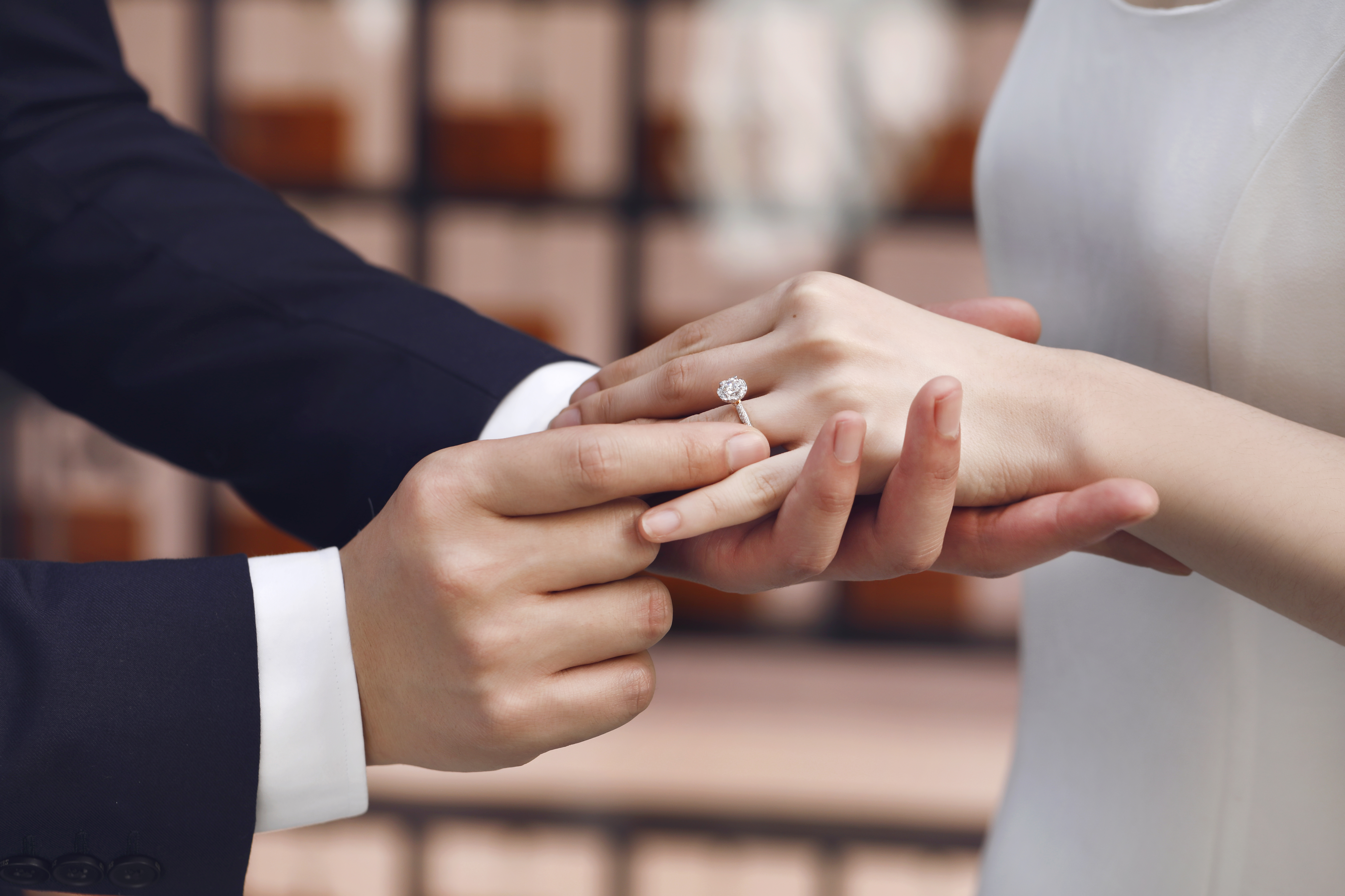 pt950的铂金钻戒50公分大概多少钱,pt950铂金钻戒现在多少钱一克