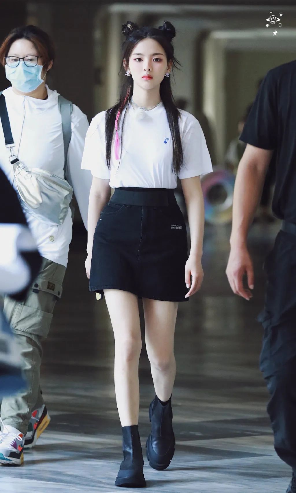 中国女明星在海滩上穿夏日装,白色内衣韩国比基尼夏日穿搭