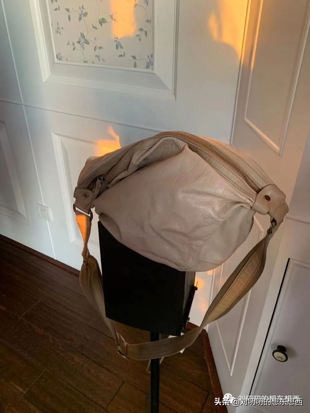 女人背厚夏天适合穿什么样的衣服,宽肩厚背的人穿什么好看