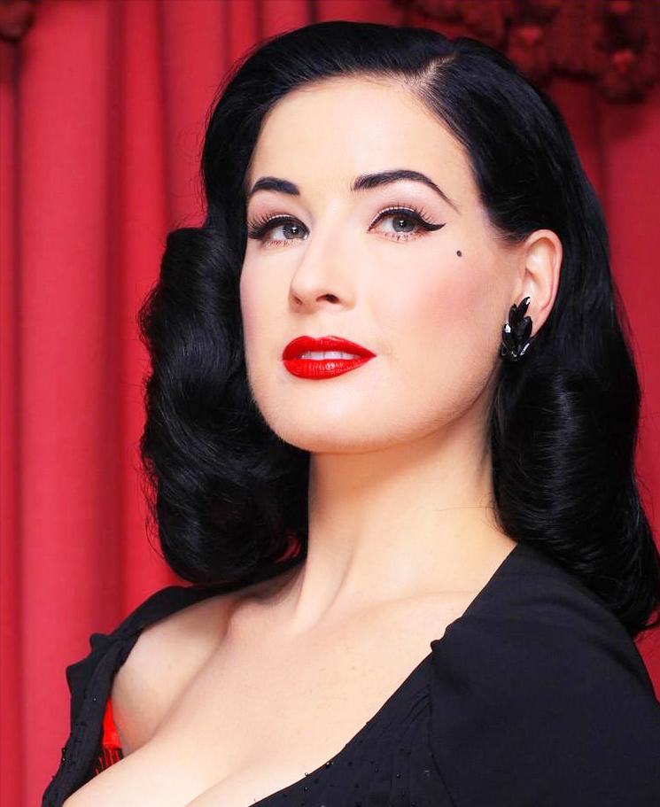 鬼魅娇容，迷倒众生——倾城名媛蒂塔·万提斯