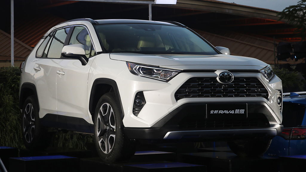 本田crv混动与rav4荣放混动哪个好,rav4混动版上市