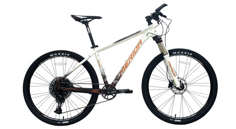 佳沃软尾山地车4999,java软尾山地车2999和4999对比