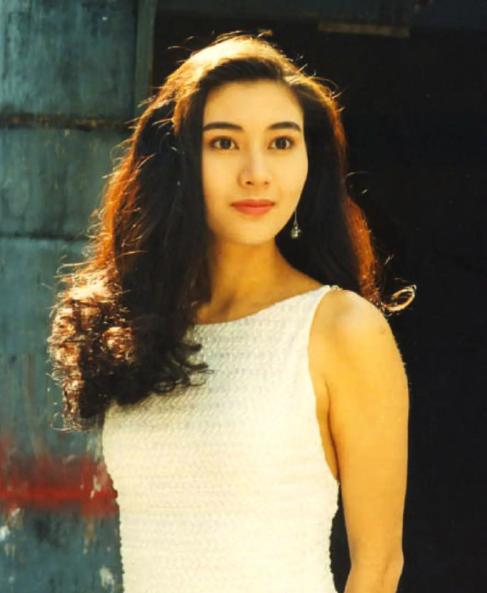 李嘉欣关之琳两位美人,关之琳跟李嘉欣是同一届港姐吗