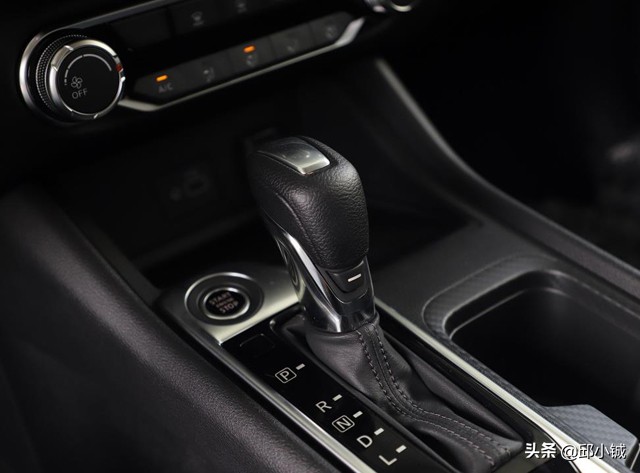 买丰田卡罗拉还是买日产轩逸,轩逸混动卡罗拉双擎跑网约车