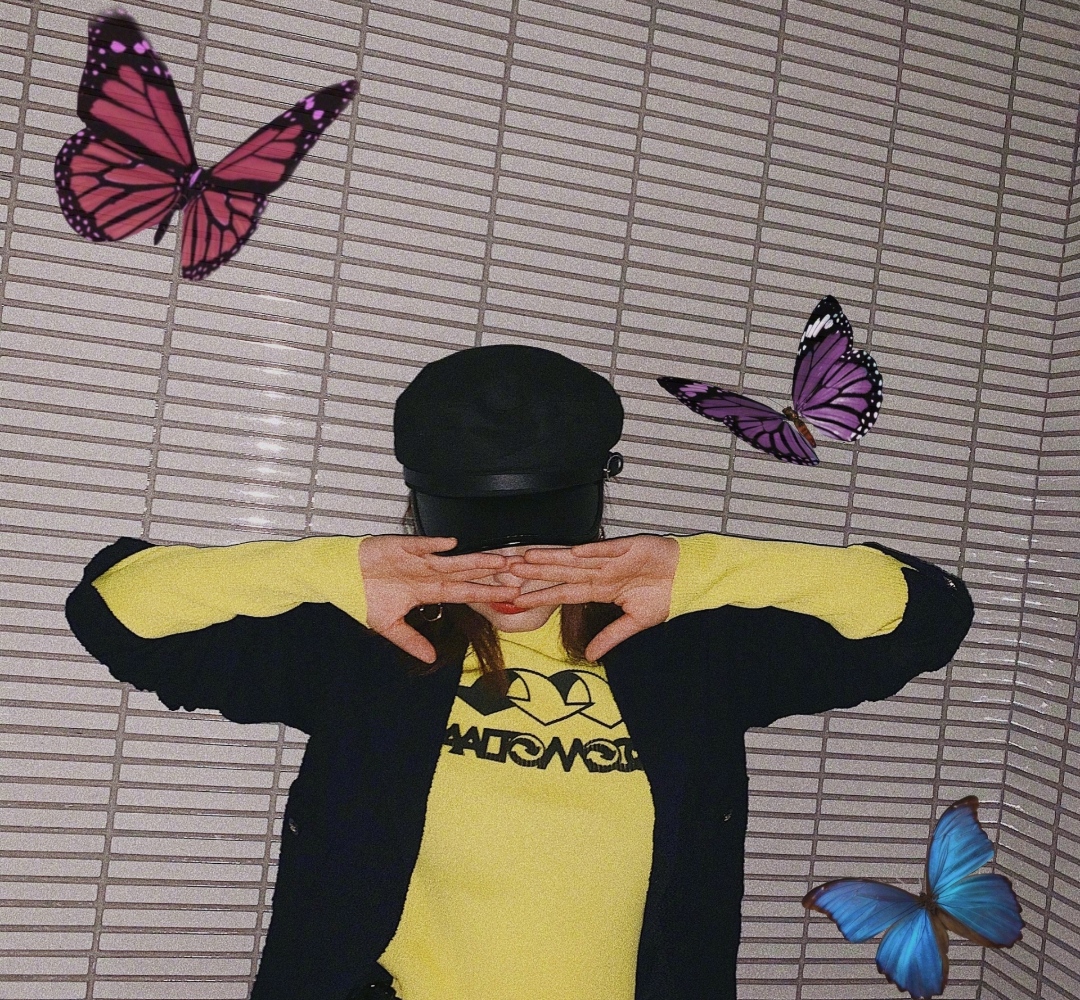 吴昕越来越美了复古开衫搭老爹裤,吴昕浅蓝色西装领连体裤