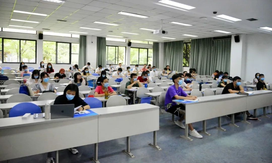 回顾：全面线下复课第一周，这依旧是你熟悉的西财课堂！