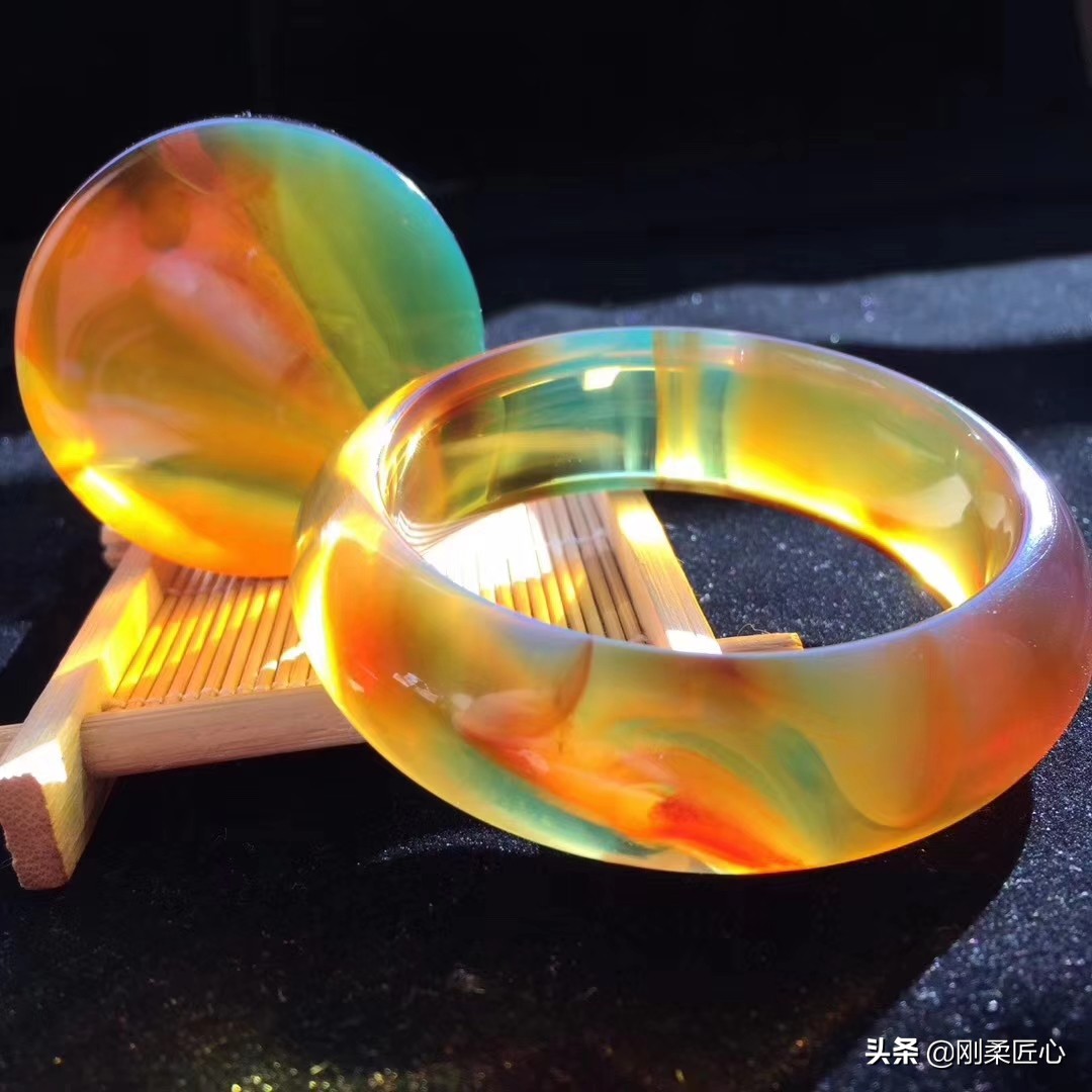 如何鉴别琥珀蜜蜡烤色,烤色蜜蜡和老蜜蜡的鉴别