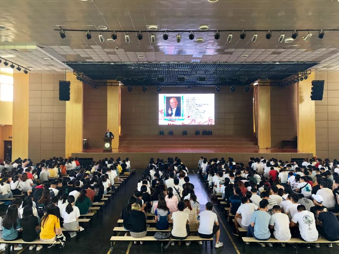 入职阿里副总裁,从阿里巴巴前台做到董事长