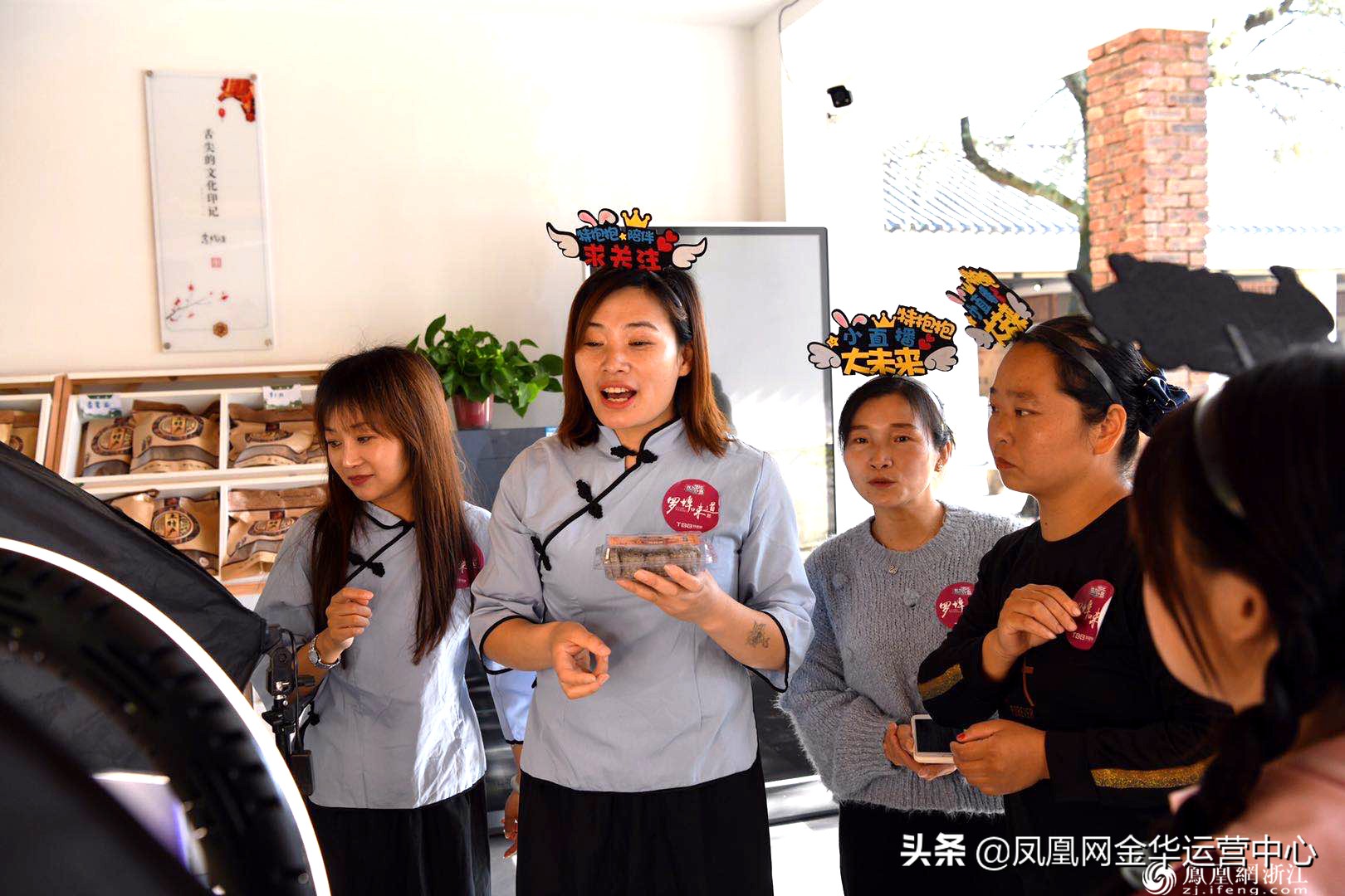 逛老街品美食,逛古街品美食促消费