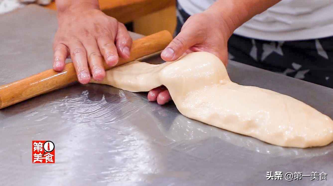 摆摊炸油条的配方和方法,早餐店炸油条有什么配方