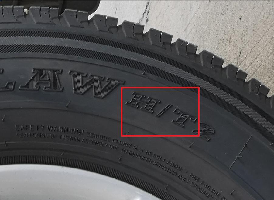 自驾游雪地轮胎怎么选合适,雪地胎在雪地上防滑