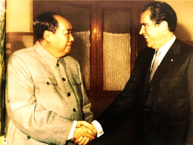 毛*东泽**的外交战略：既不站边美国，也不倾向苏联，为何国际地位高