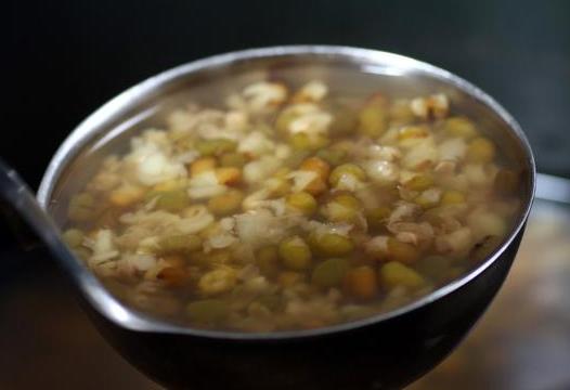 绿豆汤一煮就变红？掌握这些小技巧，绿豆汤快速软烂开花，不变色