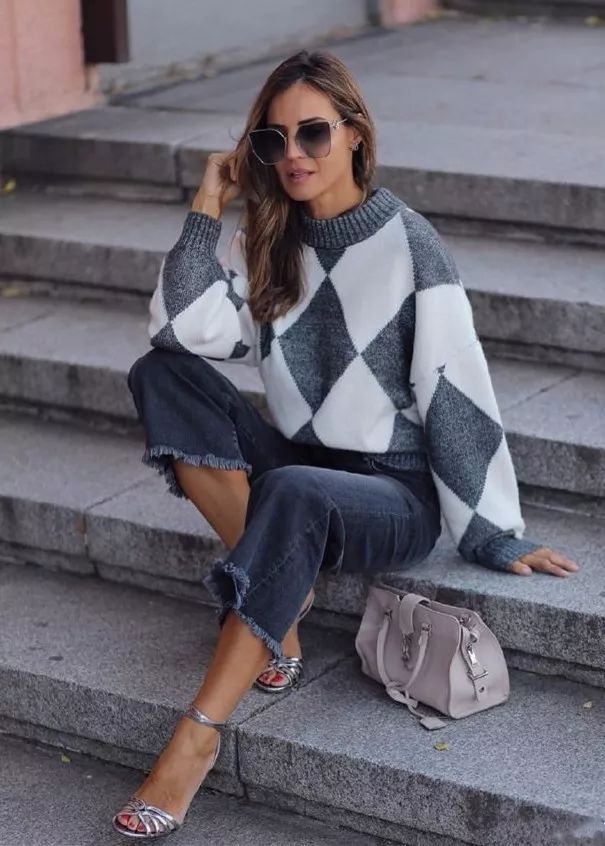 毛衣和卫衣哪个时尚一点好,卫衣与毛衣哪款好看