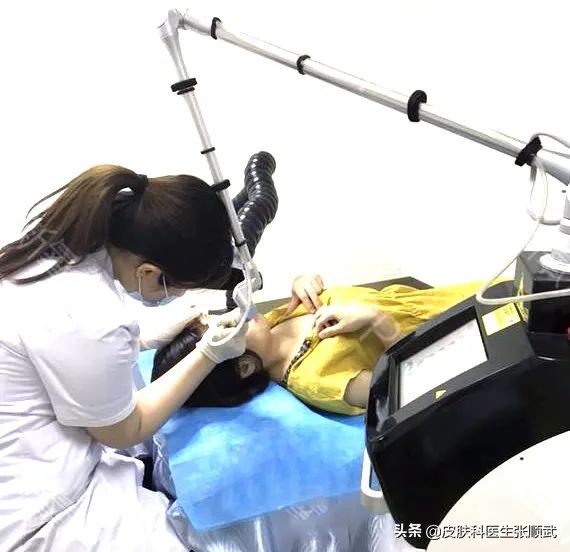 生下来特别小的痣长大变得很大,生下来就有的痣越长越大