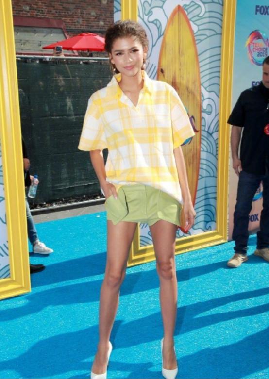 无论她是不是迪士尼的小公主，她的衣柜真是让人羡慕，太时髦了