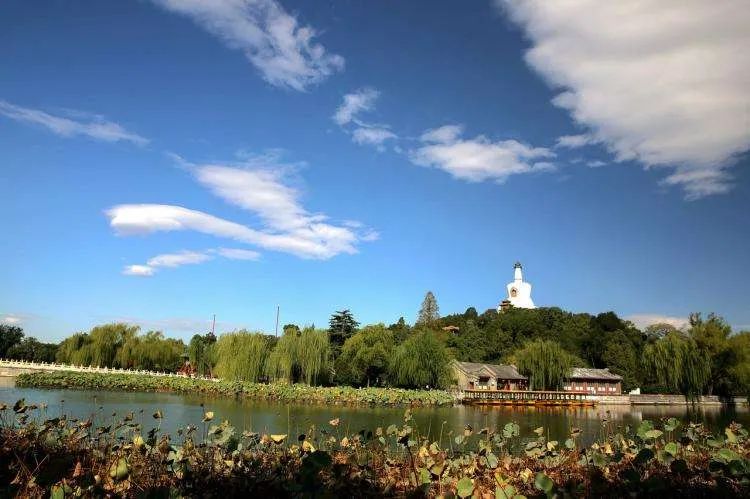 小时候的北京，我们不戴口罩，却都戴着红领巾和小黄帽儿