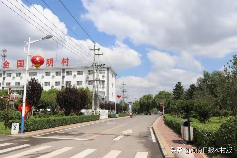 从露天果蔬到温室大棚，从田间地头到生产车间，从外出务工到返乡创业，汤阴韩庄踏上增收致富的高速路